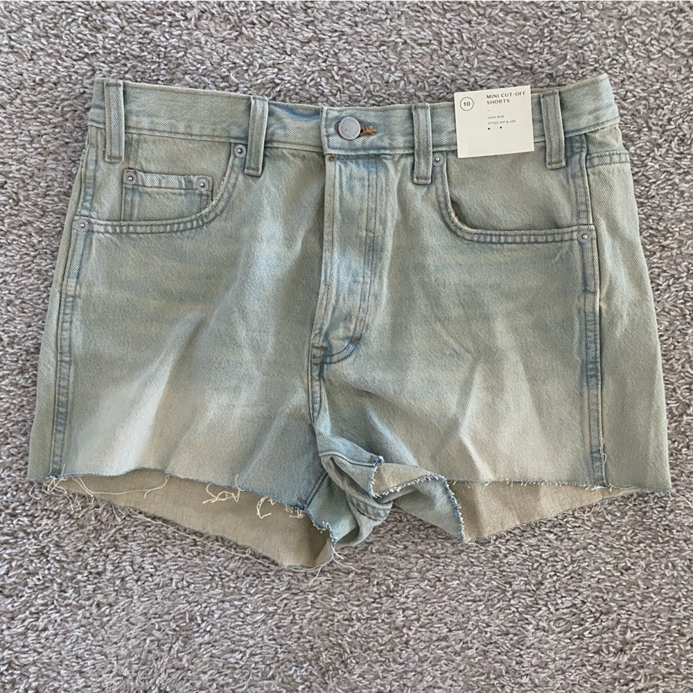 Universal Thread NEW High Rise Mini Denim Shorts, size 10 no stretch, cutoff